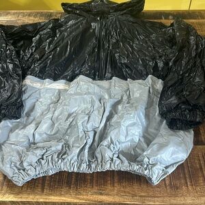 Gold’s gym sauna rain workout jacket extra wrinkled 🤔